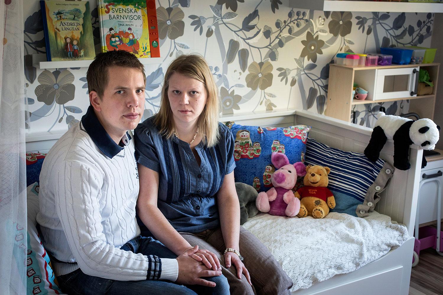 Sara och Lars Silverdahls 4,5-åriga flicka stoppas av Putins nya adoptionslag.