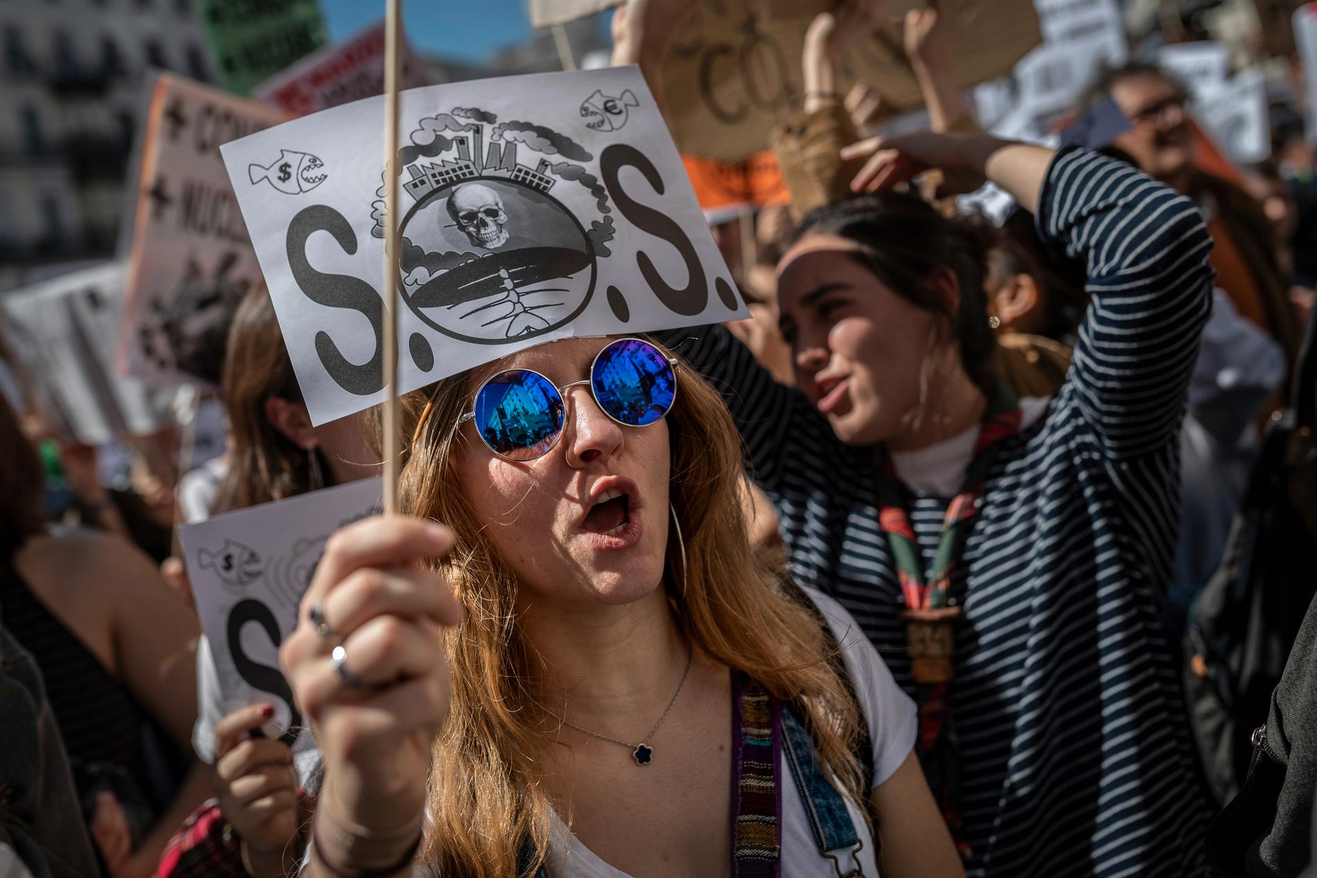Hundratusentals skolungdomar över hela världen strejkade på fredagen för klimatet. Här i Madrid, Spanien.