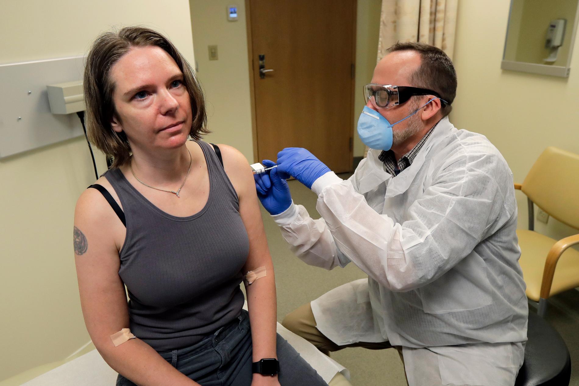 Jennifer Haller, 43, var först att få testvaccinet mot corona.