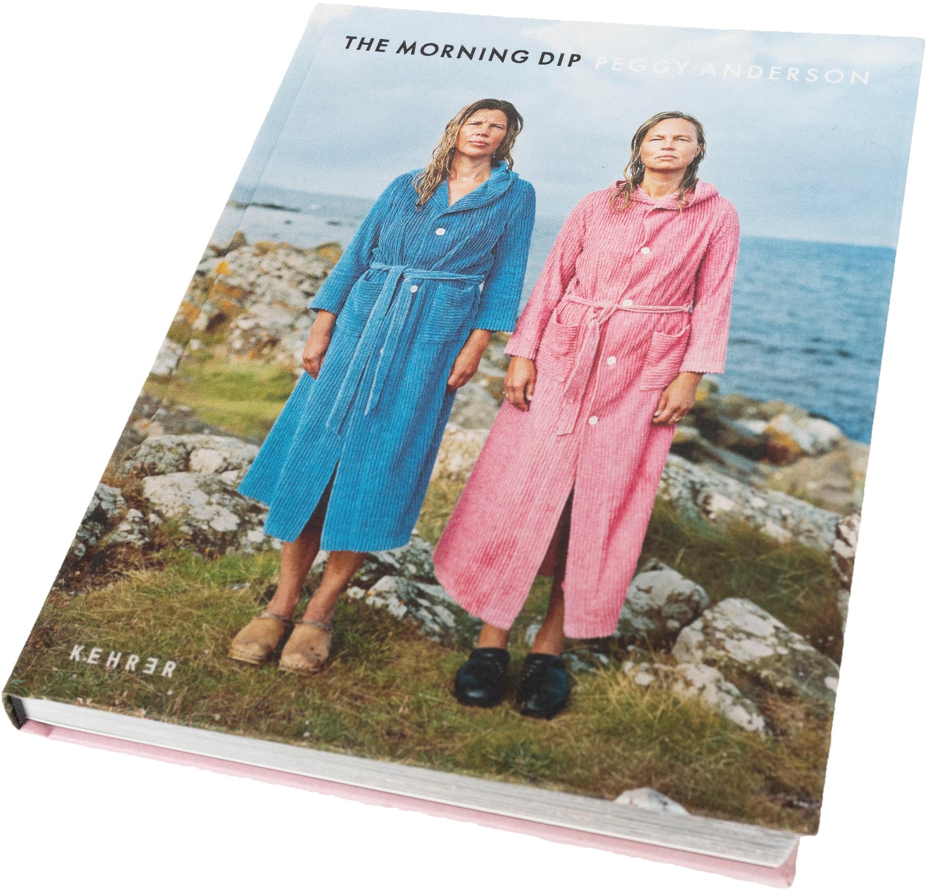 Boken "The morning dip" ges ut av ett tyskt förlag. Pressbild.