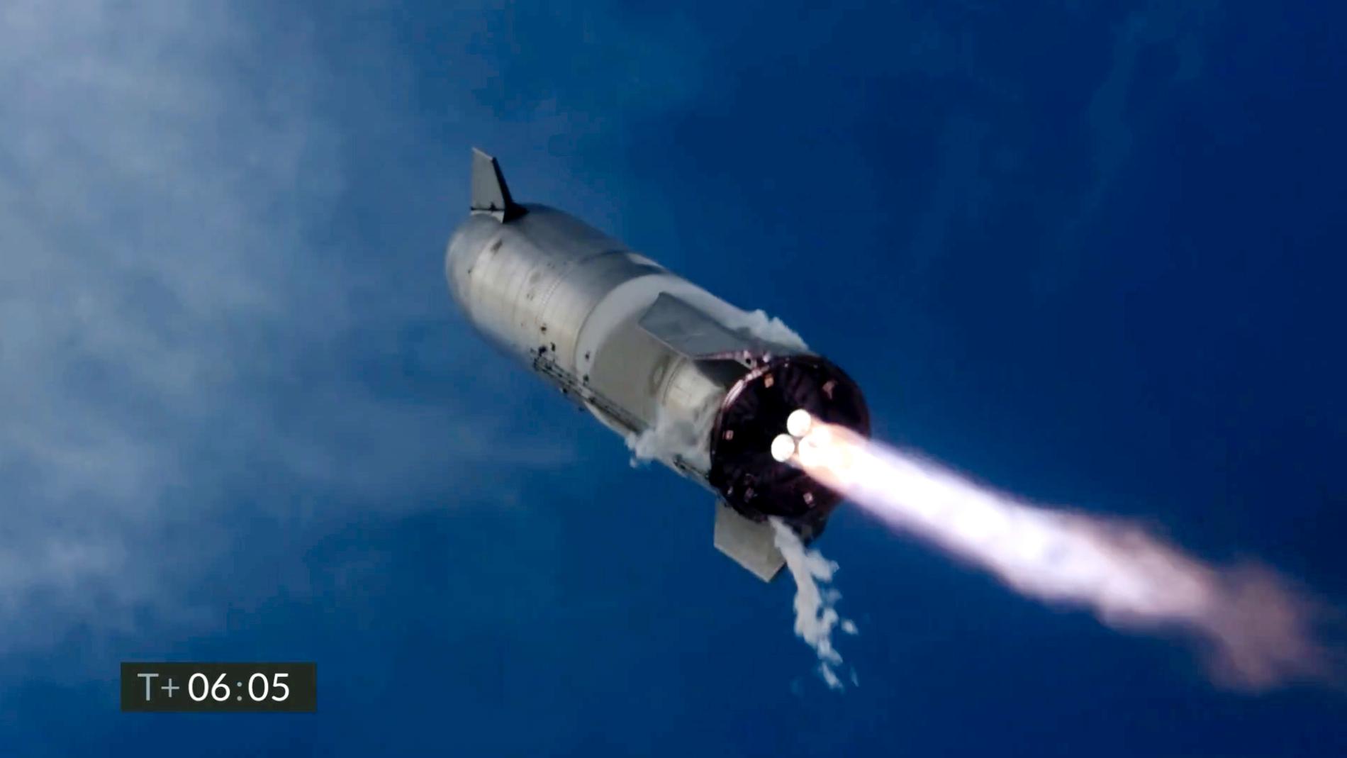 Raketen SN10 strax innan landning. Bilden kommer från en videoupptagning.
