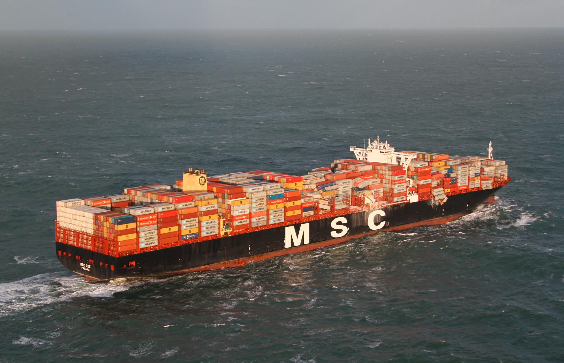 I hårt väder tappade ett av världens största fartyg, MSC Zoe, över 270 containrar i havet på i Nordsjön för en vecka sedan. Nu befaras att andra containrar kan flyta med strömmarna och nå den svenska västkusten.