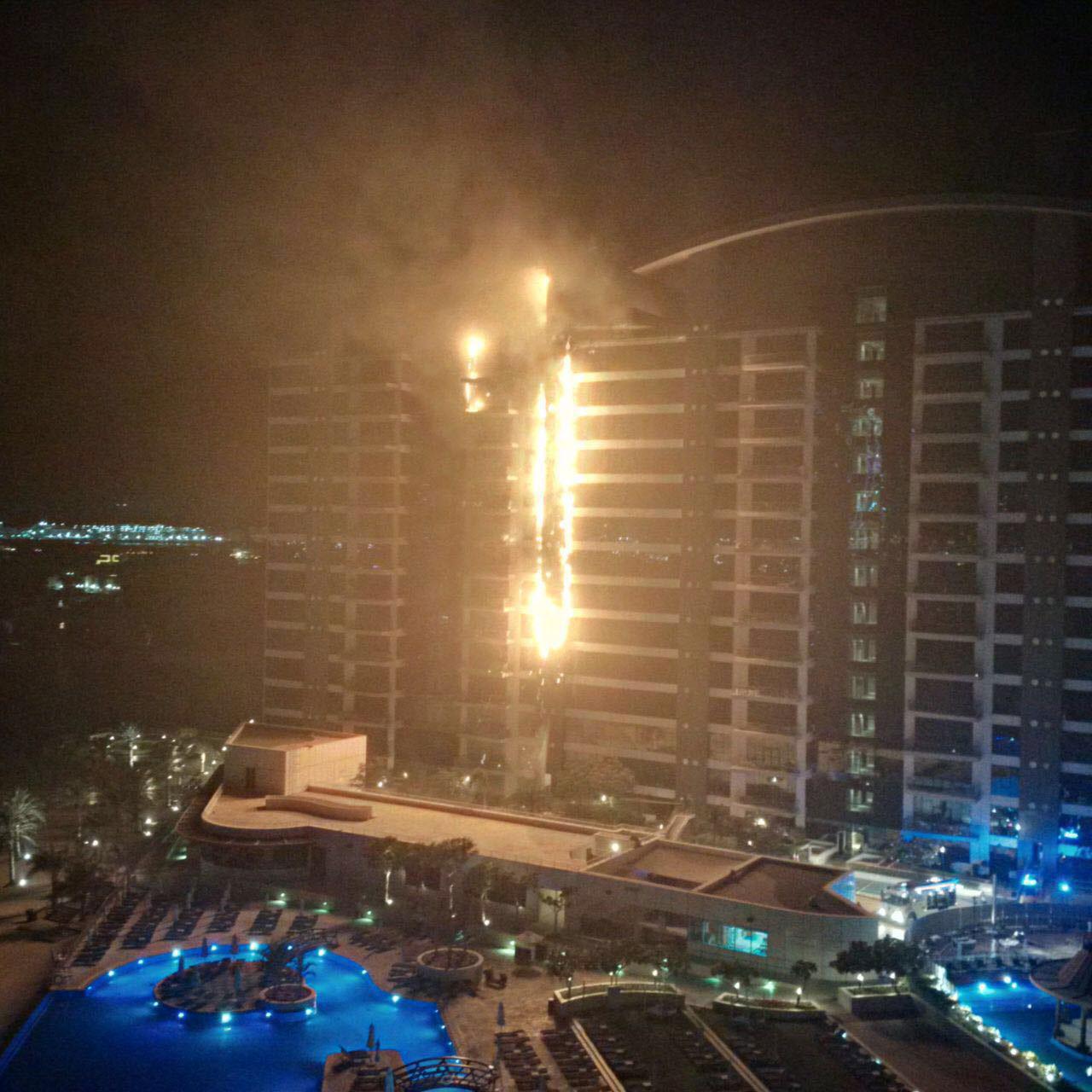 Brand i lyxlägenheter på Palm Jumeirah i Dubai.