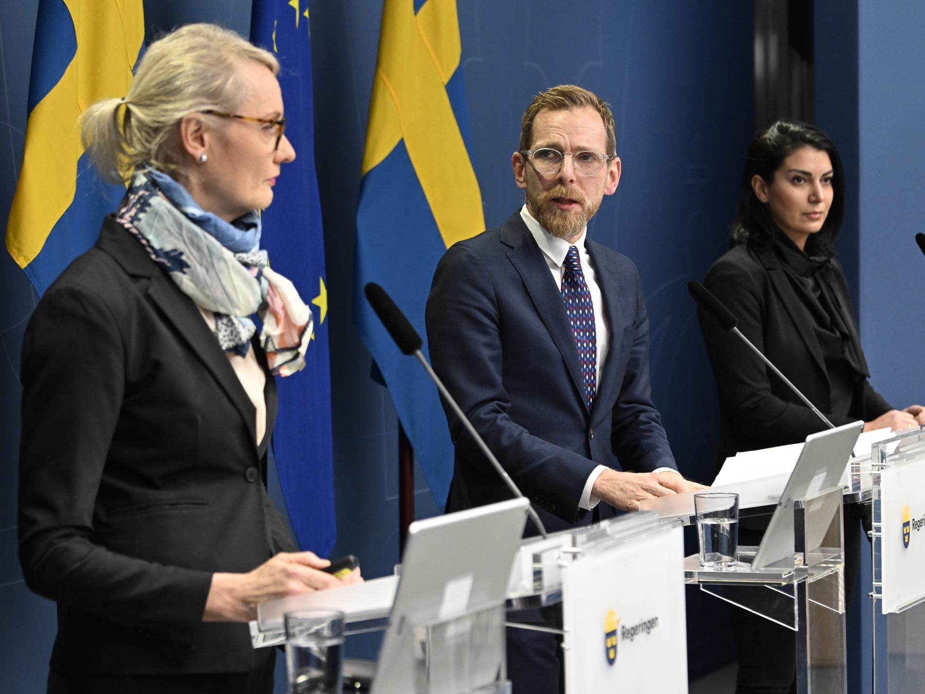 Folkhälsomyndighetens generaldirektör Karin Tegmark Wisell och socialminister Jakob Forssmed. 
