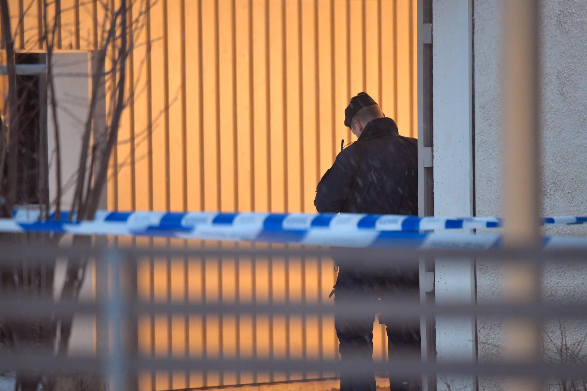 Det har inträffat en skottlossning i Enskede i södra Stockholm.