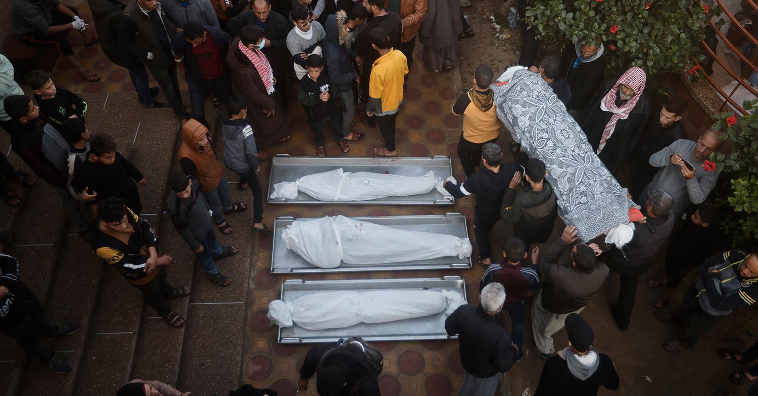 Begravning i går av fyra dödade Gaza-bor i staden Khan Younis.