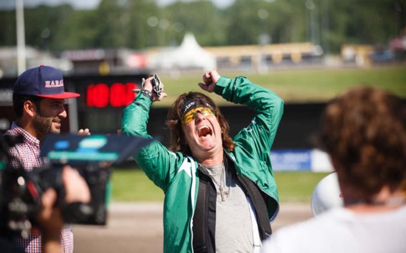 Kee Marcello skriker ut sin glädje efter segern i TV4:s ”Stjärnkusken”