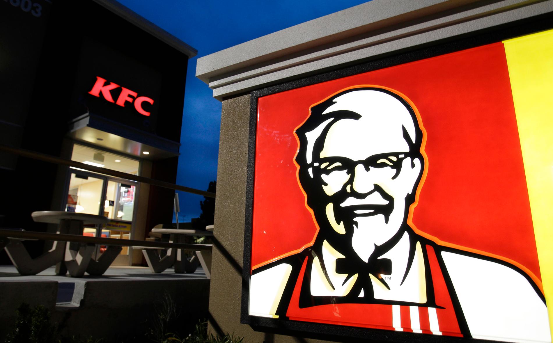 Polisen i London blir kontaktad av människor som är sugna på KFC:s kyckling. Arkivbild.
