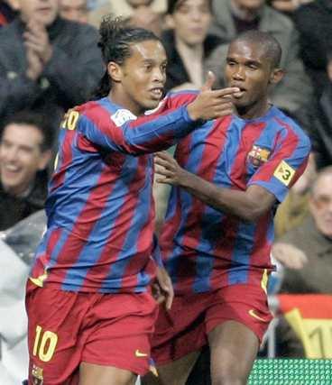 titta - vilket mål Barcelona krossade Real Madrid - i Madrid. Anledningen: Ronaldinho och Samuel Eto"o. Världsstjärnorna storspelade.