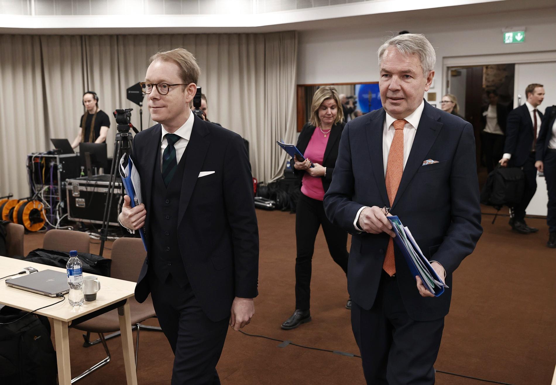 Utrikesministrarna Tobias Billström (M) och Pekka Haabv