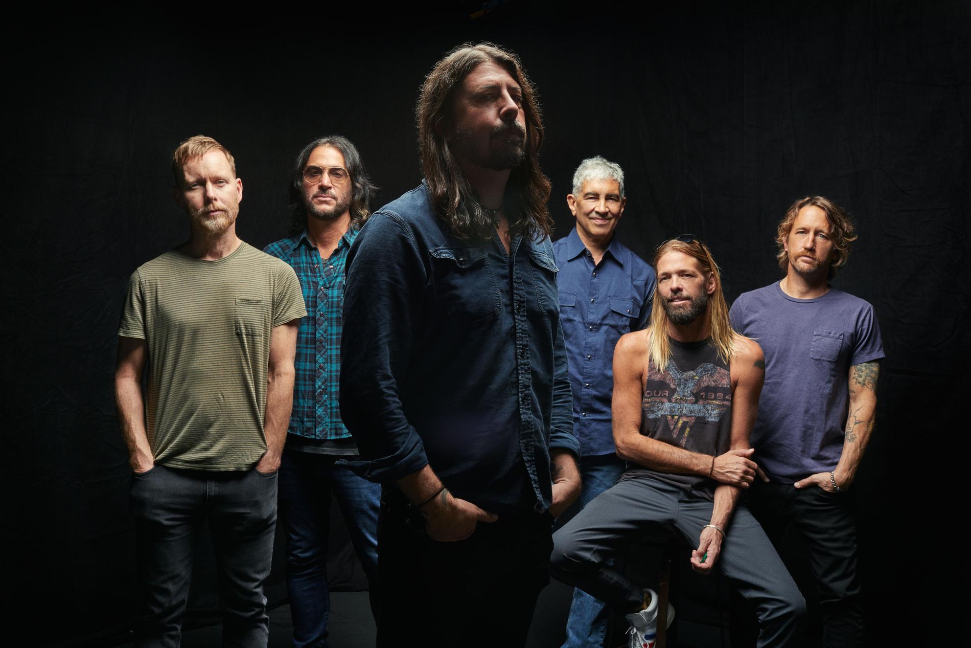 Foo Fighters fick ställa in sitt 25-årsjubileum i fjol men nu släpps uppskjutna skivan ”Medicine at midnight”. 