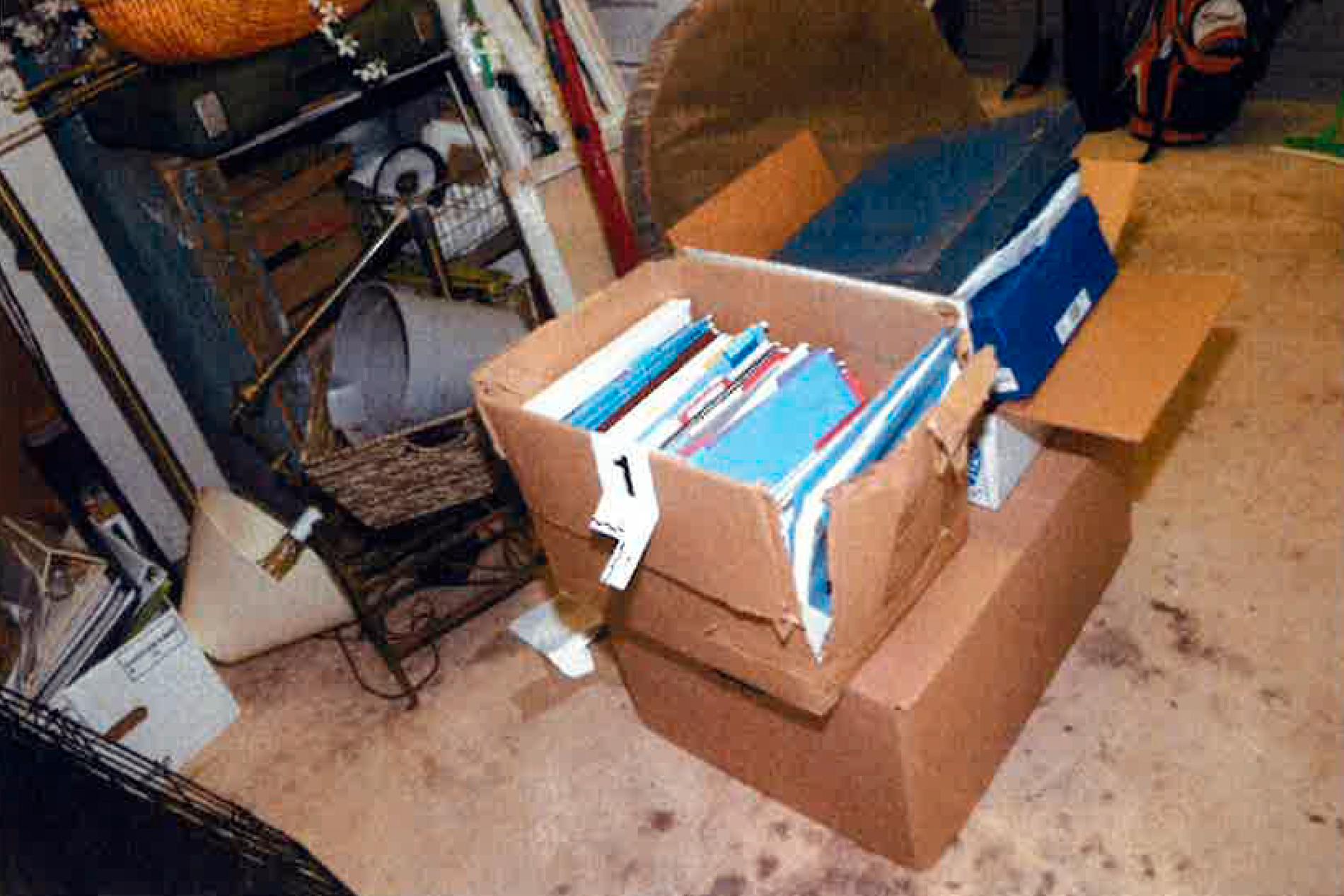 En trasig låda med hemliga dokument i Bidens garage.