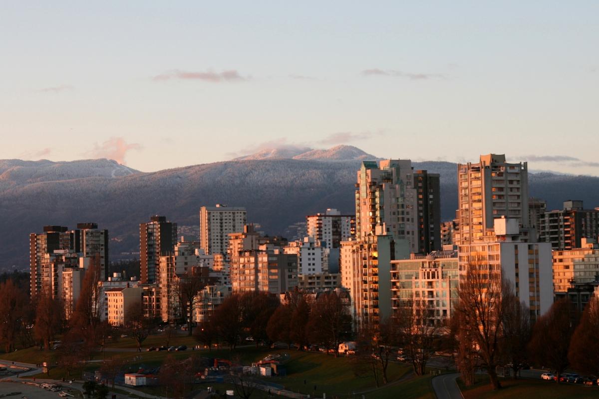 Vancouver har ett schyst läge bland bergen.