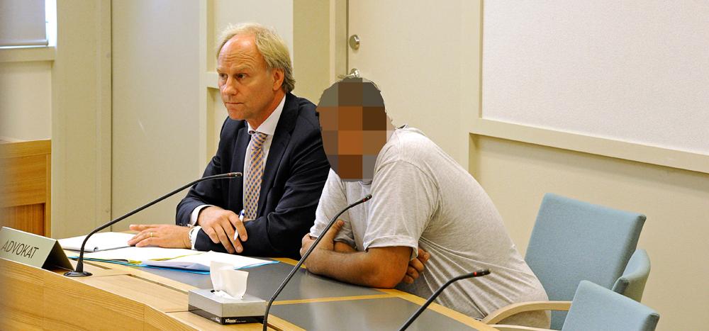 Häktning av en av de män som misstänks för att ha mördat en man i Frösunda vid Solna Tingsrätt.