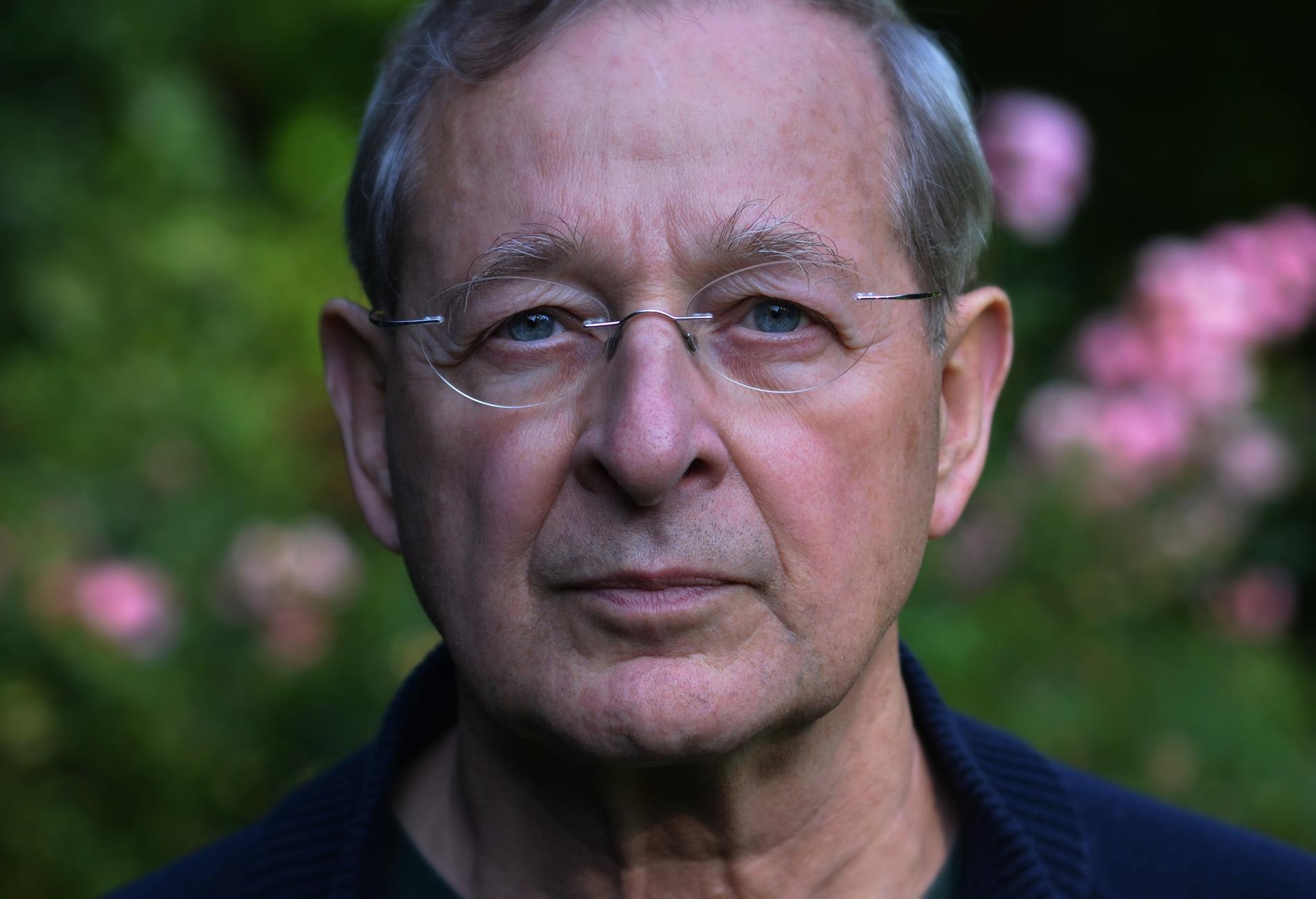 Ungerske författaren Péter Nádas är aktuell på svenska med självbiografiska ”Illuminerade detaljer”.
