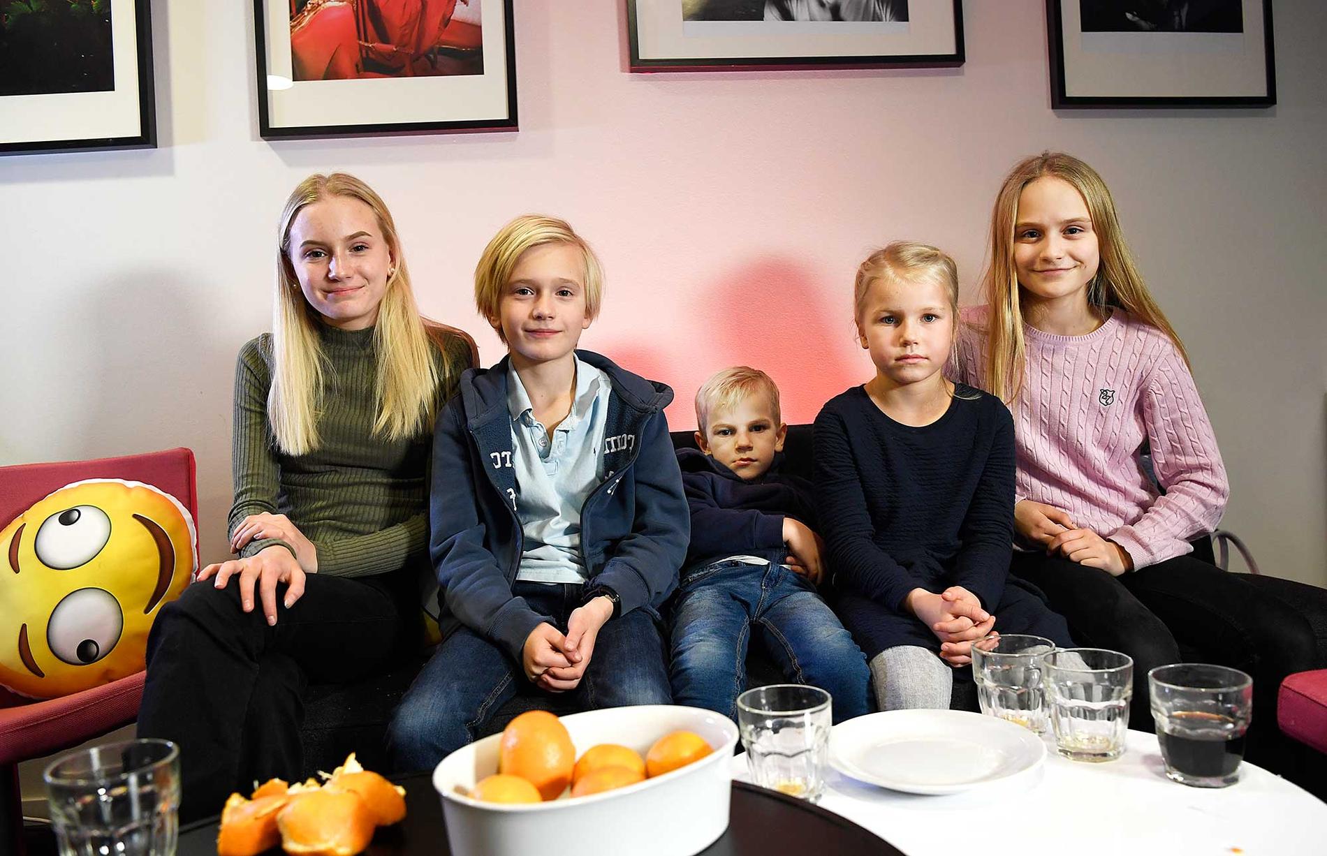 Nöjesbladets juniorpanel, från vänster Ella, 13, Philip, 8, William, 4, Isabella, 6, och Bianca, 11.