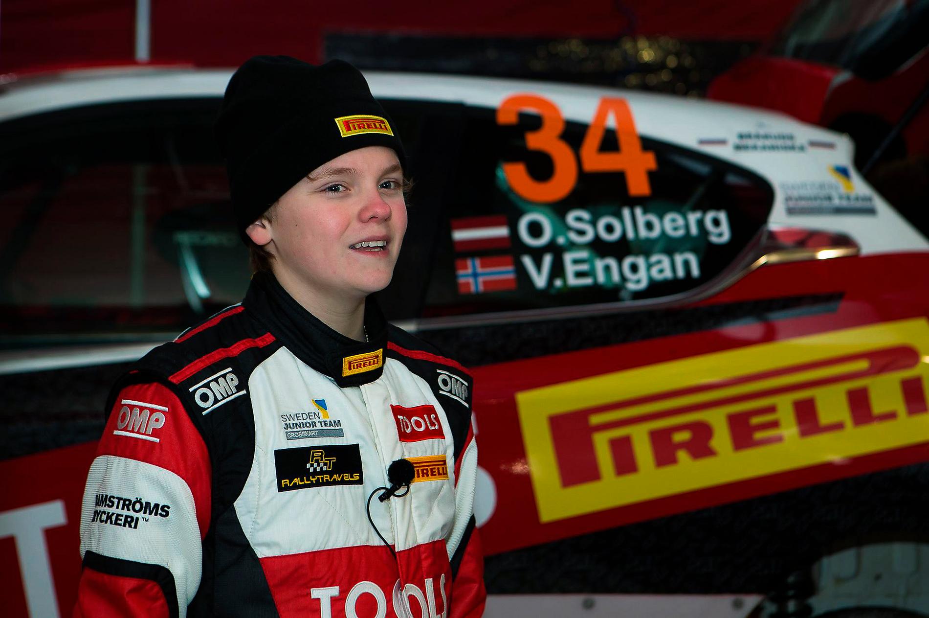 Oliver Solberg får inte delta i rallytävlingar i Sverige förrän han fyllt 16. Därför åker talangen till Lettland för att tävla.
