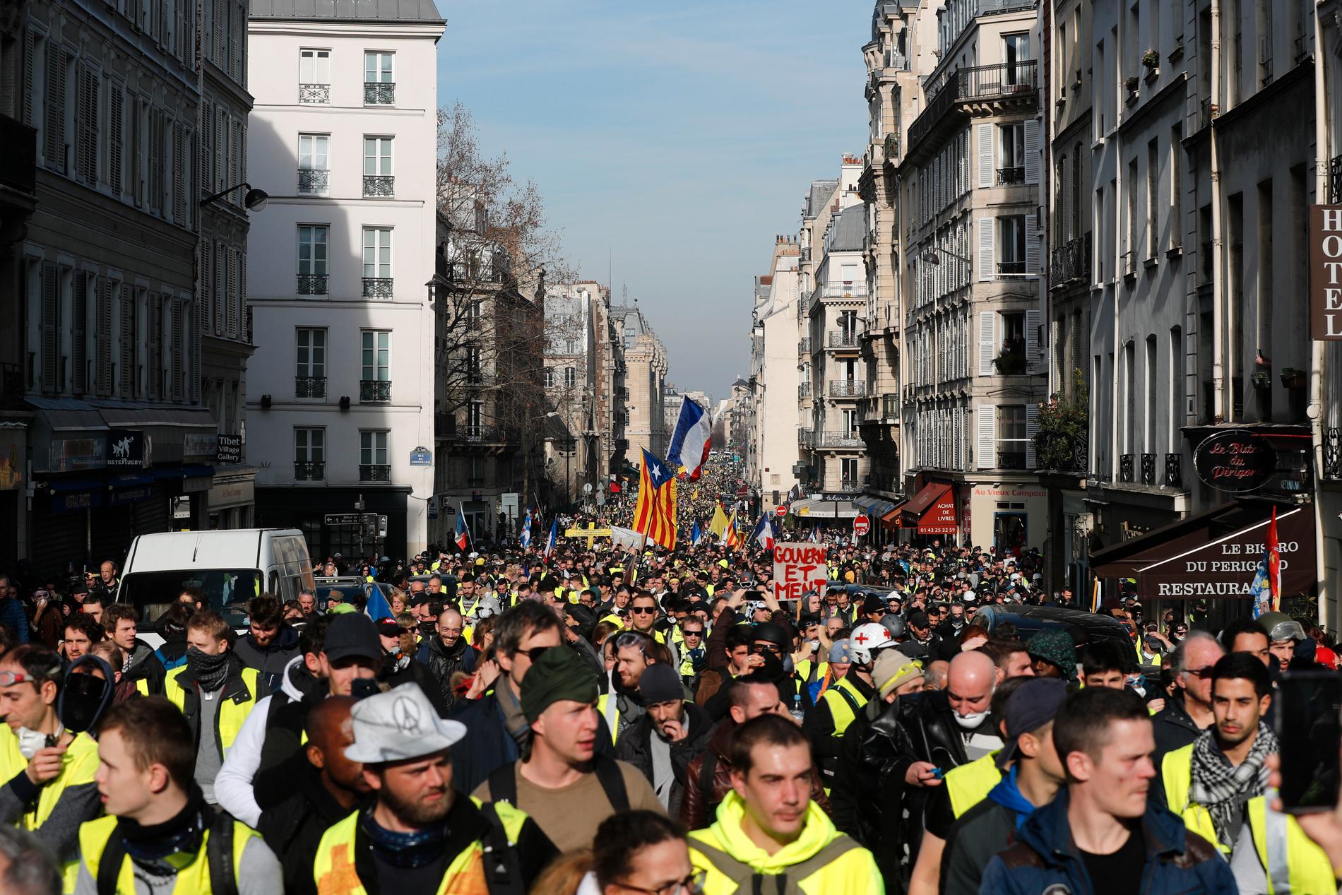 Gula västarna-protester i Paris på lördagen.