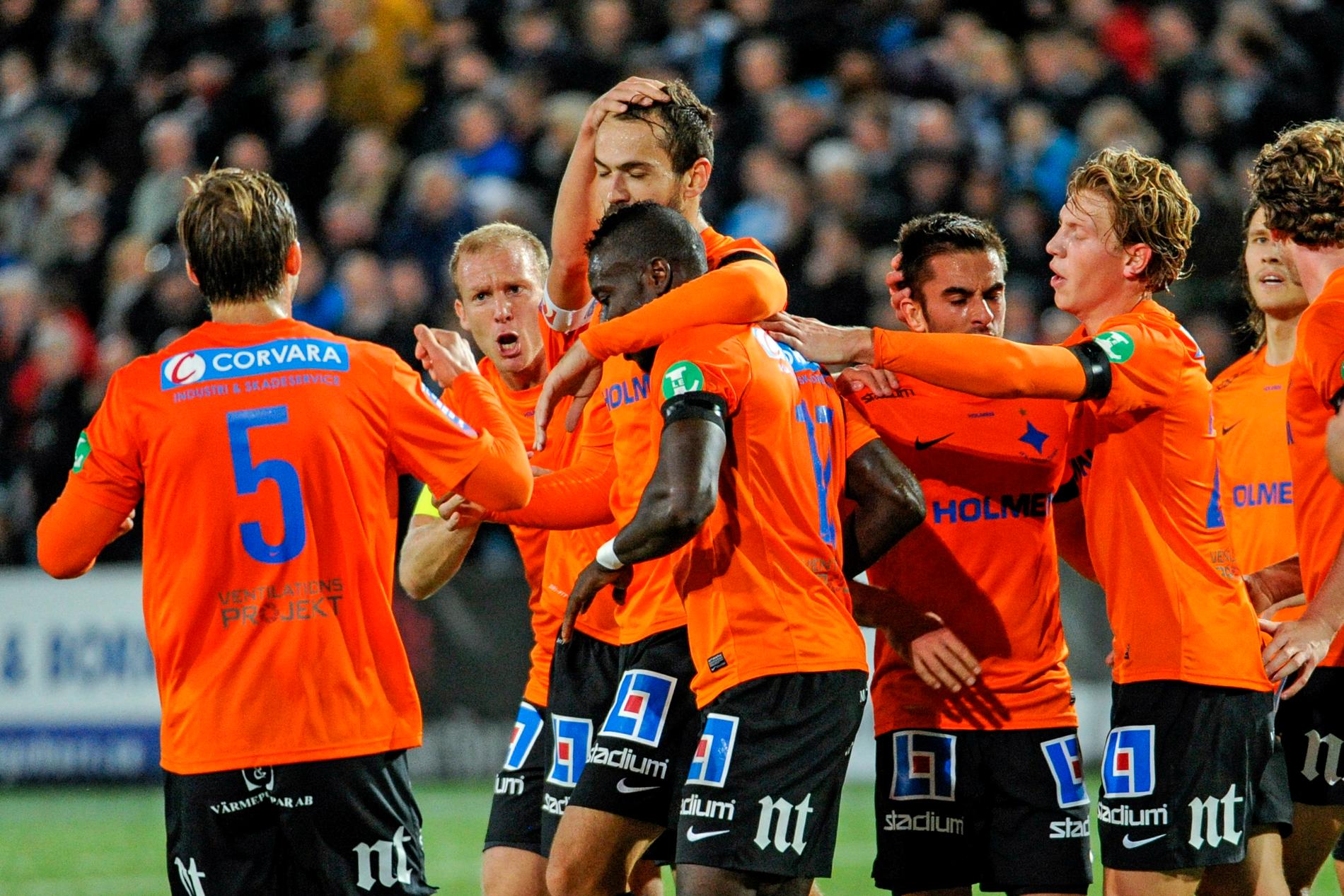 Norrköpings Alhaji Kamara jublar efter 1-0-målet.