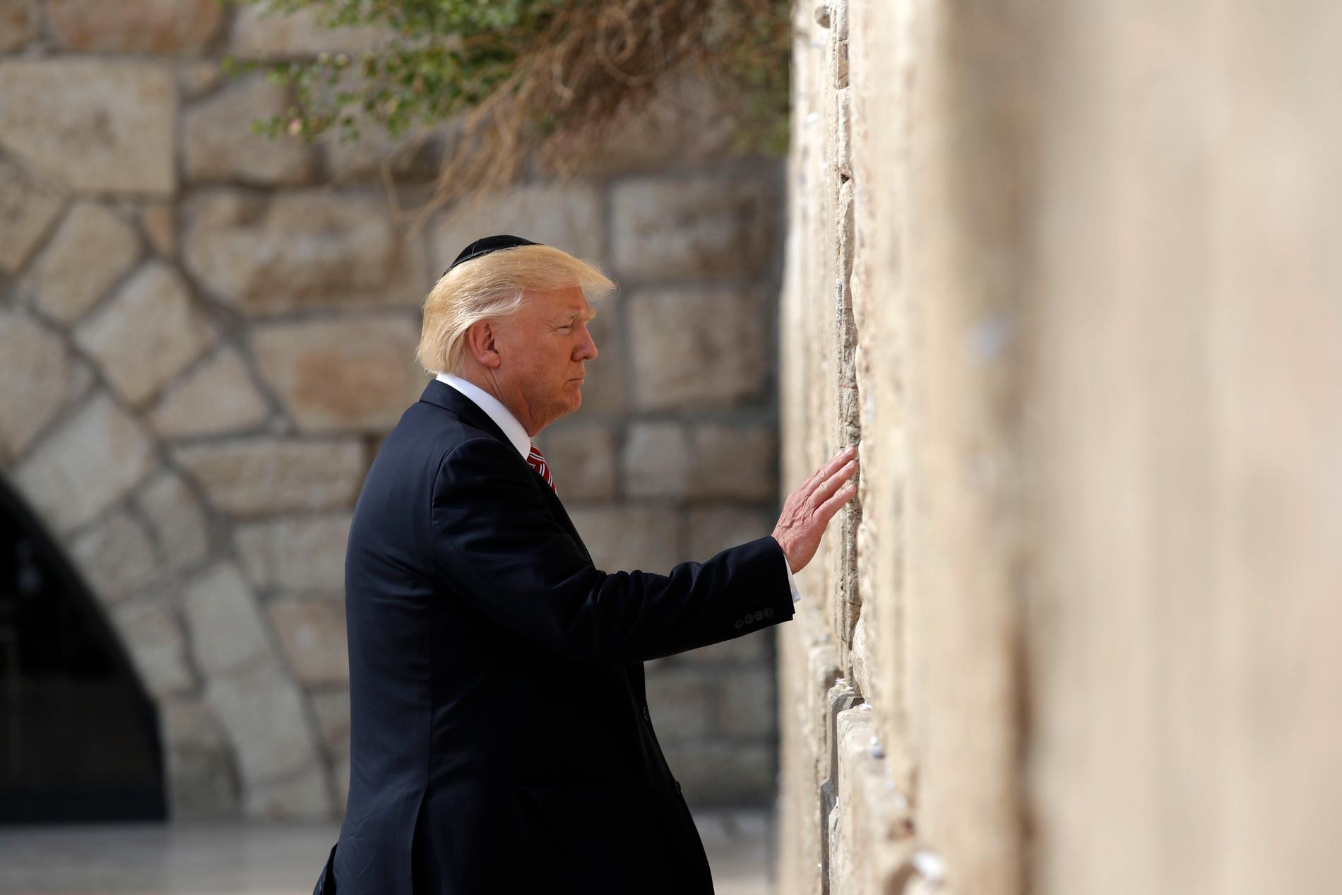 Donald Trump och västra muren i Jerusalem.