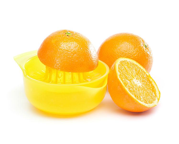 Ny forskning visar att en apelsin om dagen minskar risken att drabbas av åldersförändringar i gula fläcken.