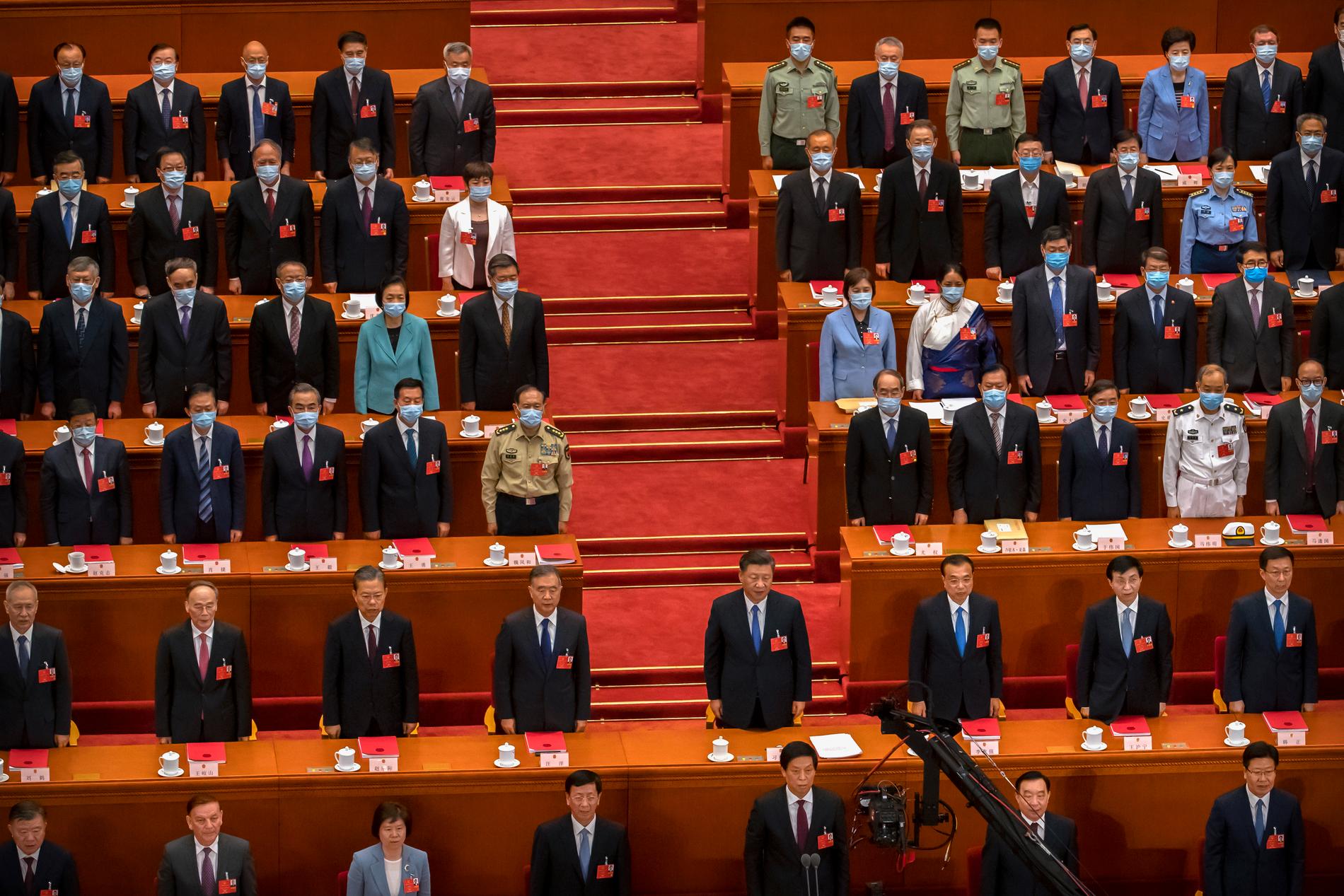 President Xi Jinping, i bildens mitt, och andra kinesiska makthavare på folkkongressen i Peking.