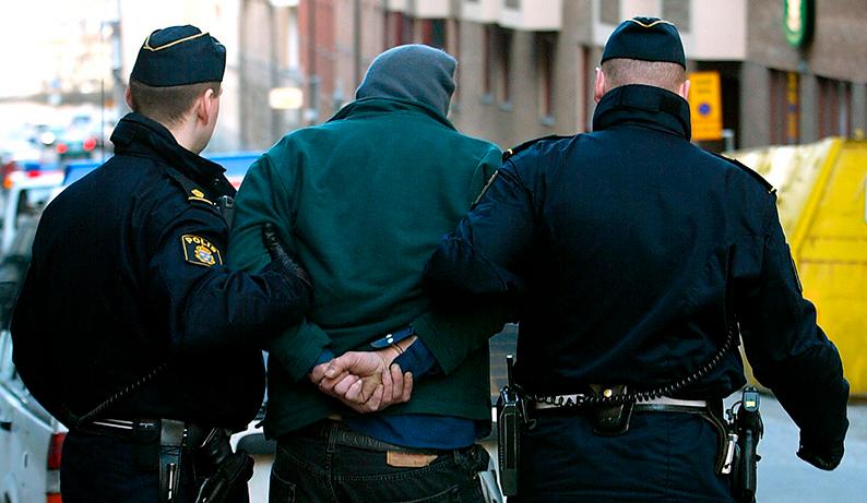 Bilden av ett Sverige där ingen går säker är falsk, menar Gellert Tamas. I verkligheten har brottsligheten minskat. Hans granskning visar också att sambandet mellan invandring och brottslighet måste ifrågasättas.