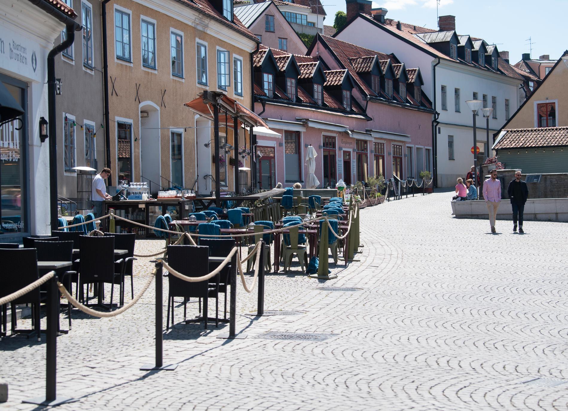 Så här långt har uteserveringarna i Visby varit relativt tomma.