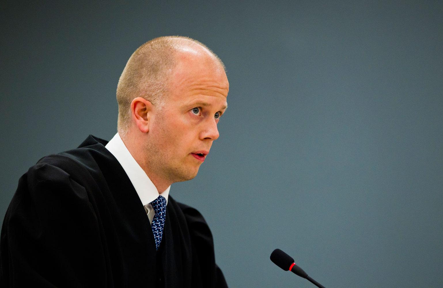 Under sin plädering yrkade åklagaren Svein Holden på att Anders Behring Breivik ska dömas till rättspsykiatrisk vård. Enligt åklagarna går det inte att avgöra om han är psykiskt sjuk eller inte och därför är det bättre om han döms till vård.