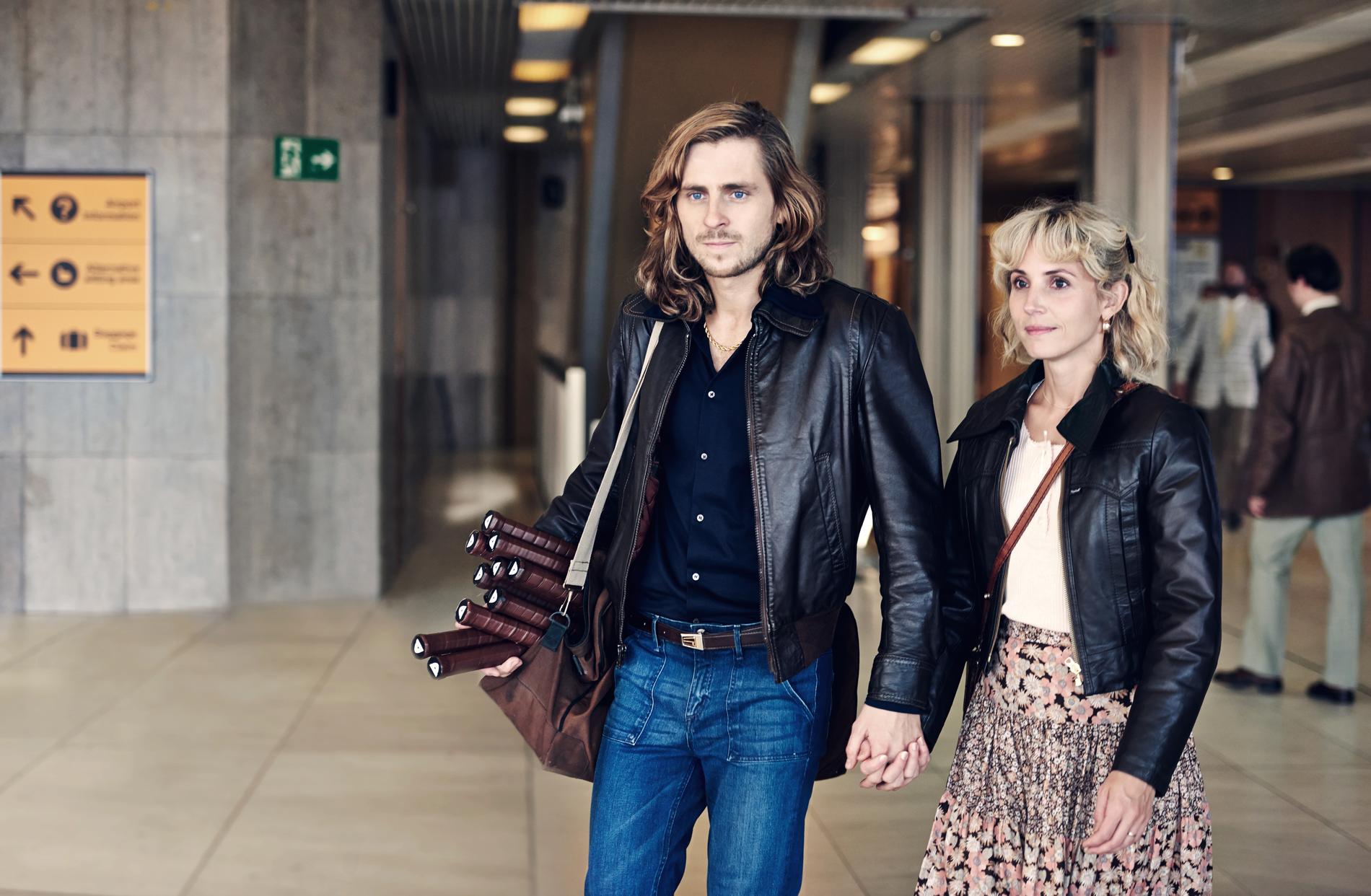 Sverrir och Tuva som Björn och Mariana.