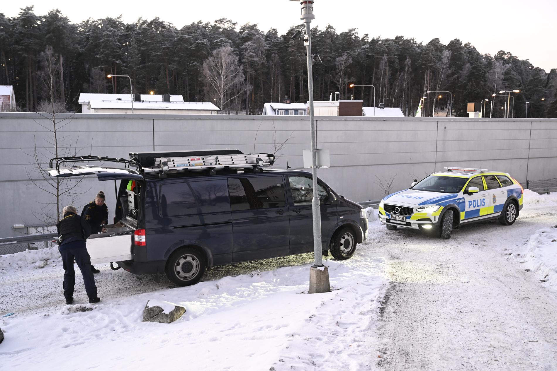Polisens tekniker på plats i Södertälje efter det misstänkta mordet den 8 januari. Arkivbild.