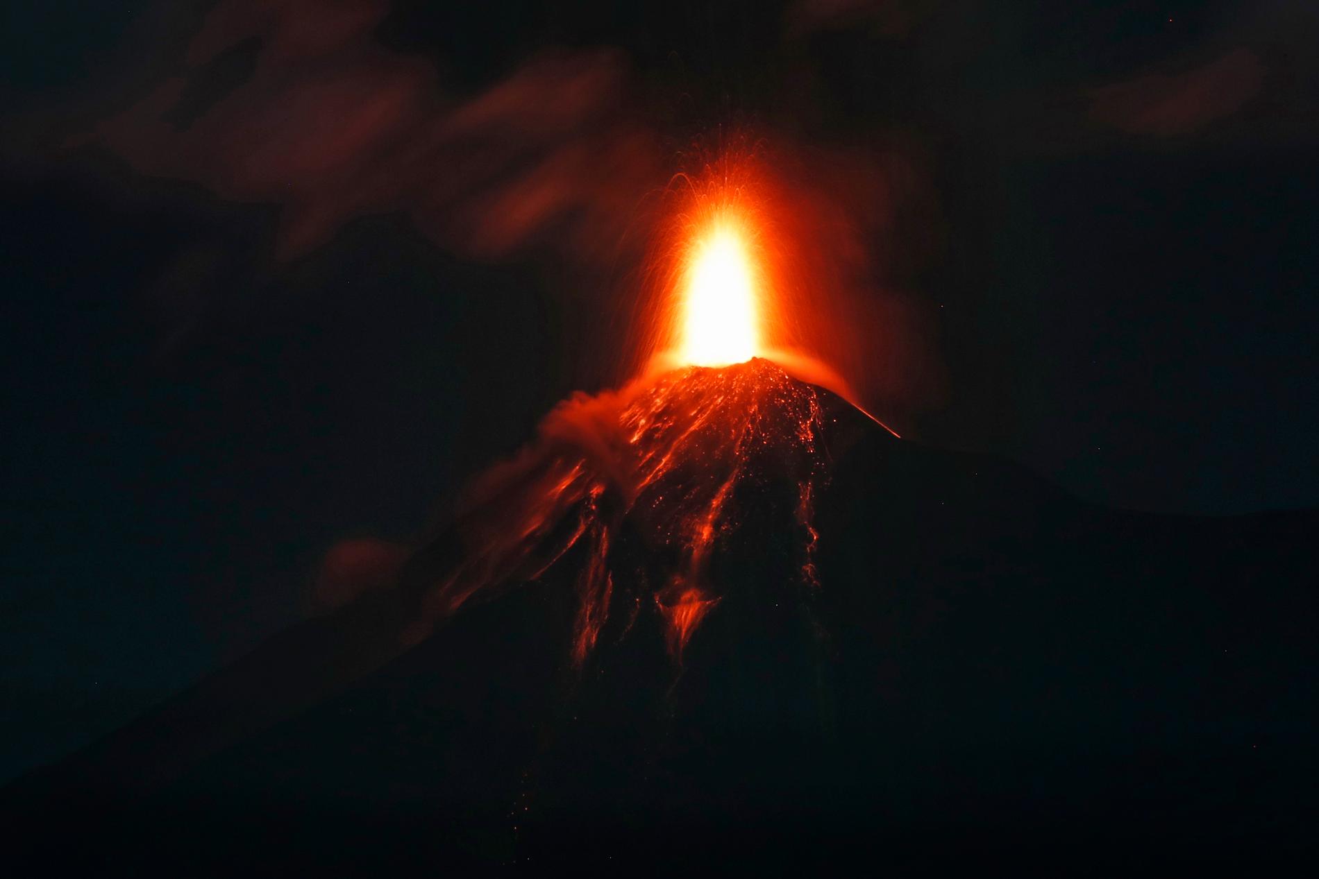 Volcán de Fuego, "Eldvulkanen", har fått ytterligare ett utbrott.