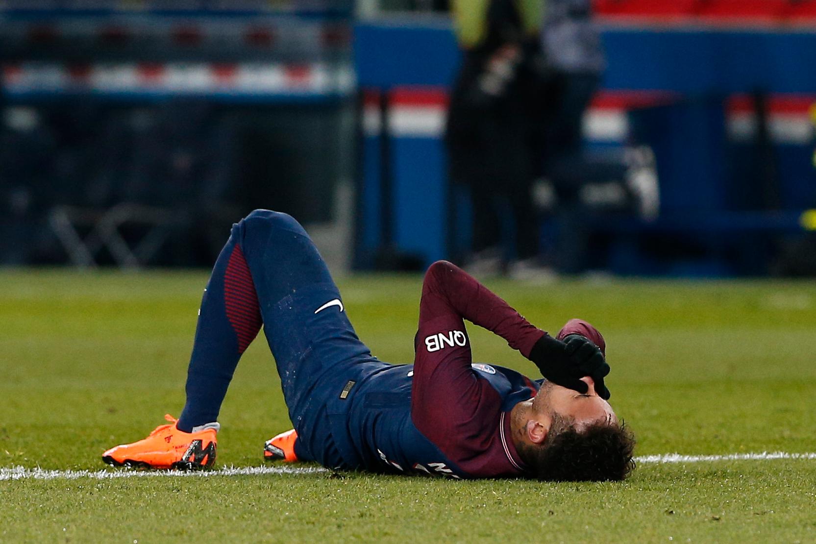 PSG:s och Brasiliens stjärna Neymar skadade sig i ligamatch mot Marseille den 25 februari. Arkivbild.