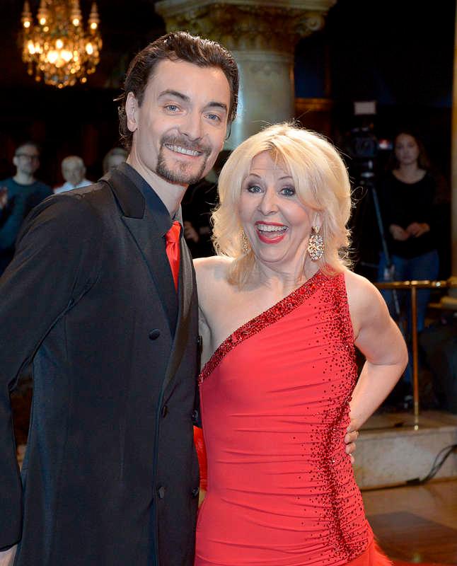 Pia Johansson, 55, skådespelerska, med dansaren Marc Christiansen.