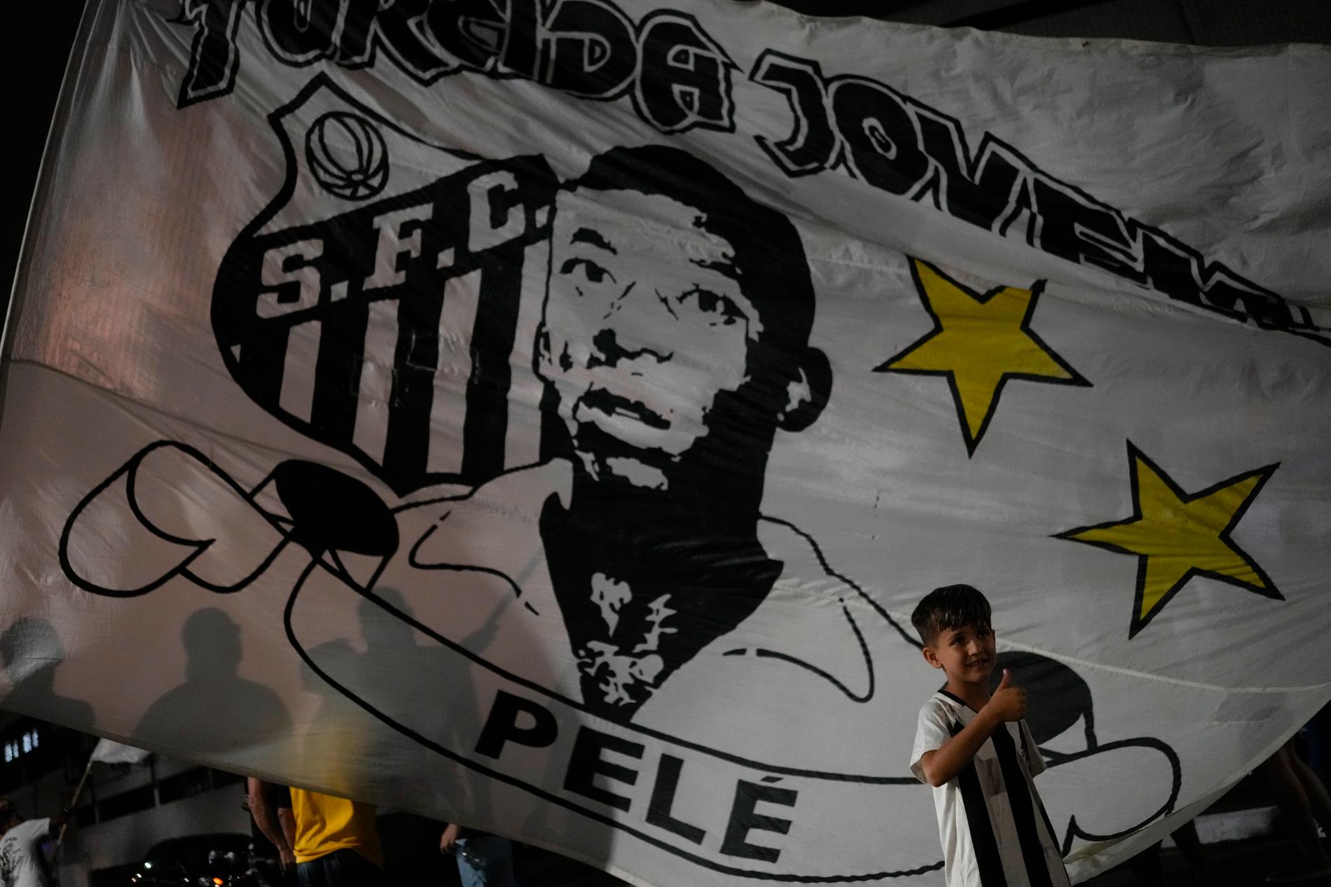 Pelé ska hyllas av Santos, klubben där han spelade i totalt 19 år. 