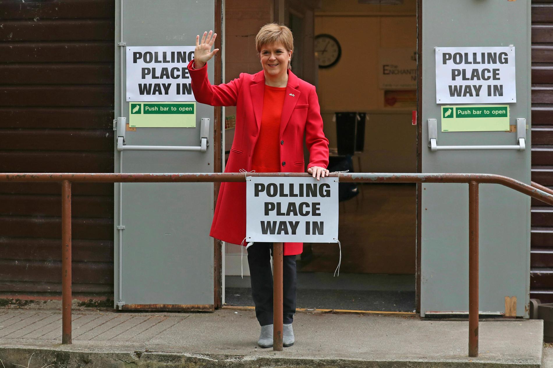 Regionala regeringschefen och SNP-ledaren Nicola Sturgeon efter att ha röstat i EU-valet i Glasgow.