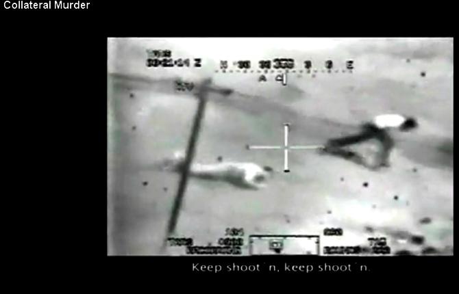 Skjuts ner Bilderna från när en amerikansk helikopter skjuter ner journalister i Irak läckte ut på Wikileaks. Klicka för större version.