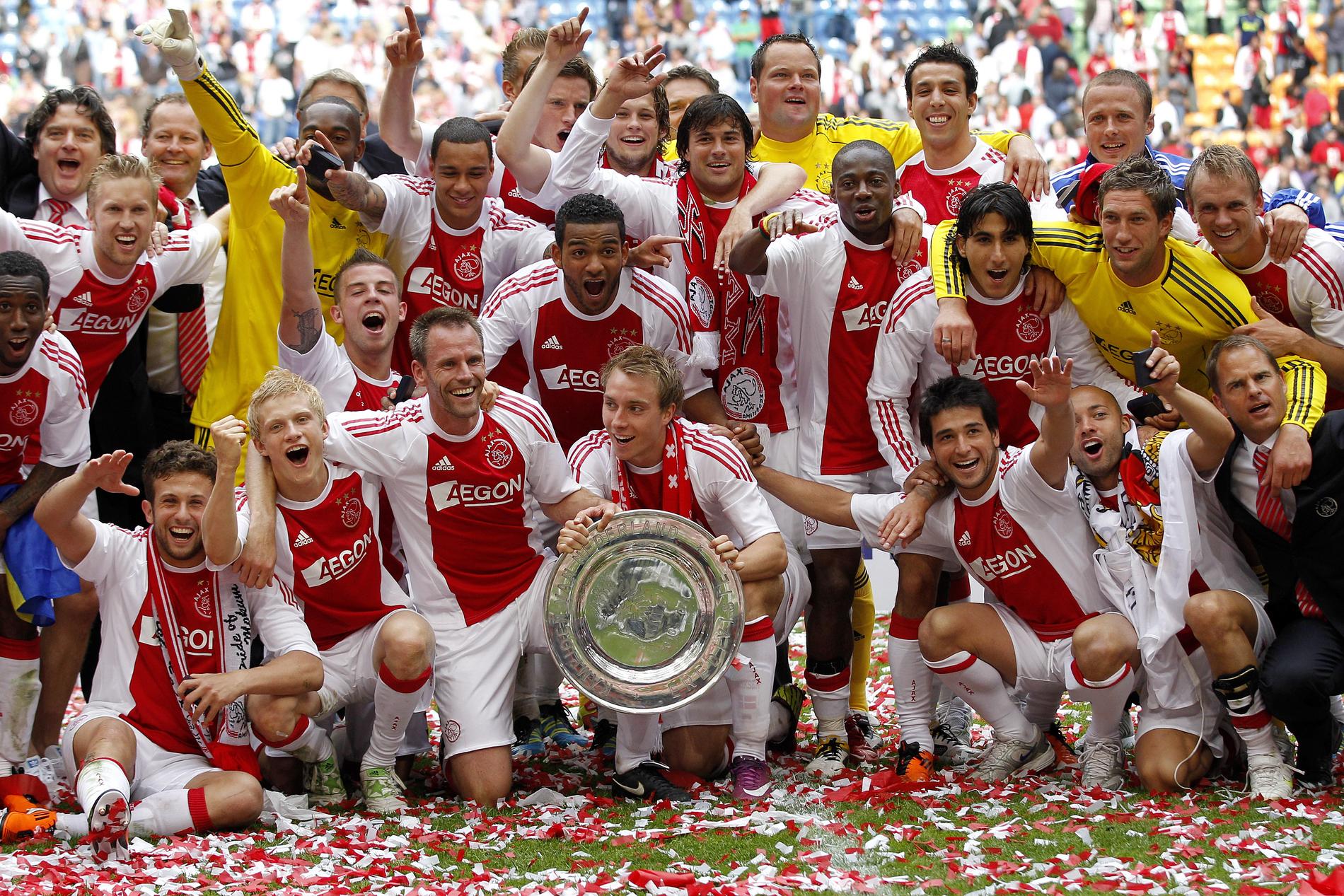 Ajax firar efter segern i sista matchen mot Twente.