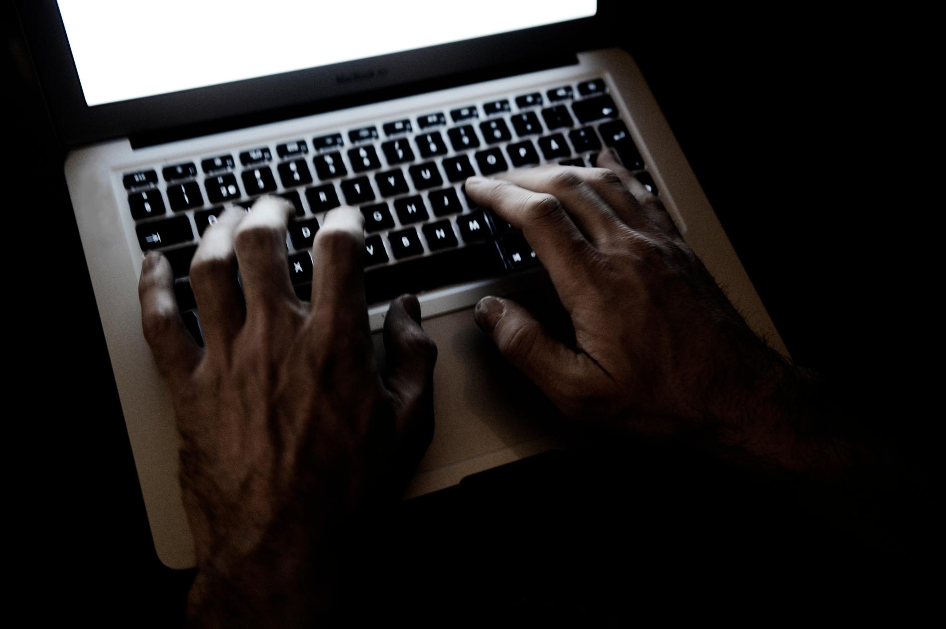 En ny rapport visar att 20 procent av det som skrivs om våra kommunpolitiker på nätet är hat och hot.