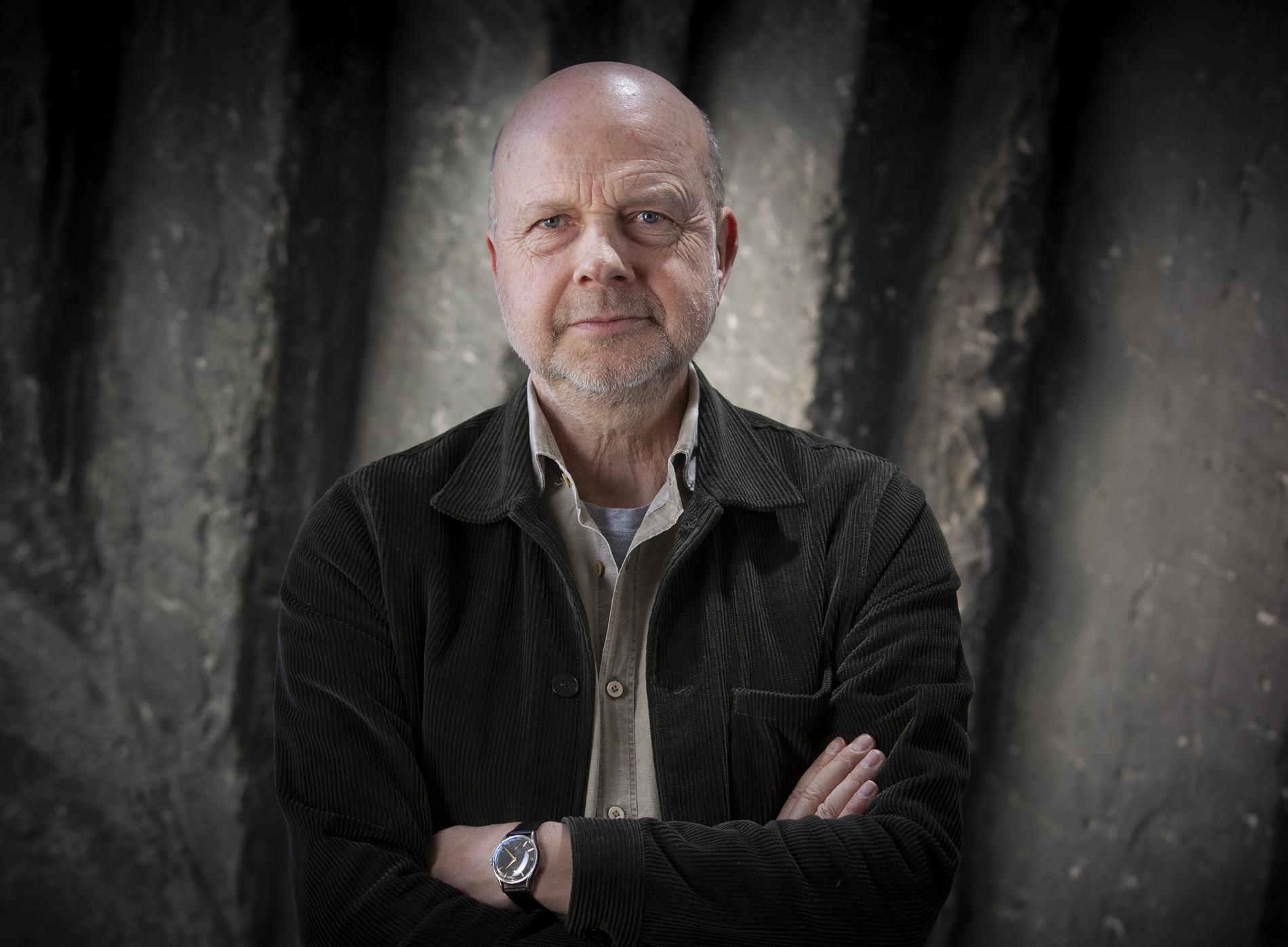 Gunnar Bolin, kritiker, programledare och producent på Sveriges Radio P1:s kulturredaktion, utkommer med släktskildringen ”Hovjuvelerarens barn”.