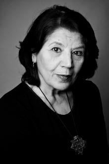 Jila Mossaed föddes i Teheran 1948. Sedan 1986 är hon bosatt i Sverige och har givit ut tre diktsamlingar på svenska. Foto: Eva Bergström