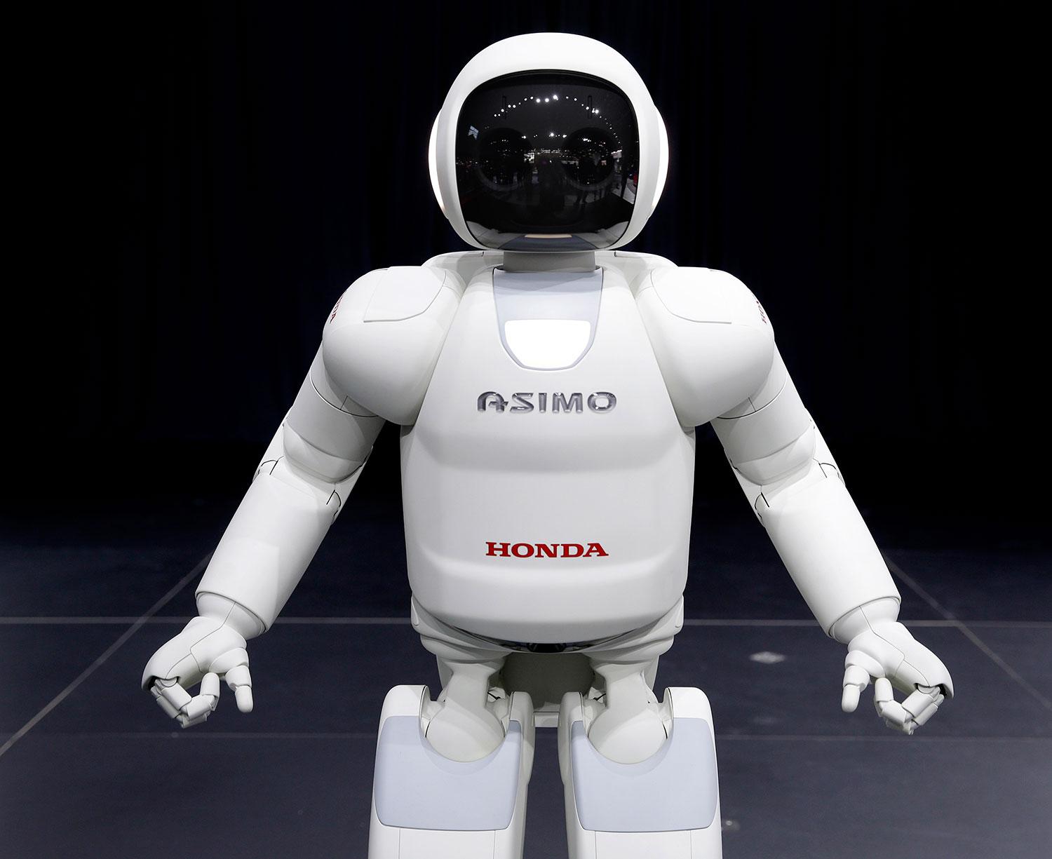 Är den här typen av robotar framtidens arbetare? undrar Henrik Torehammar.