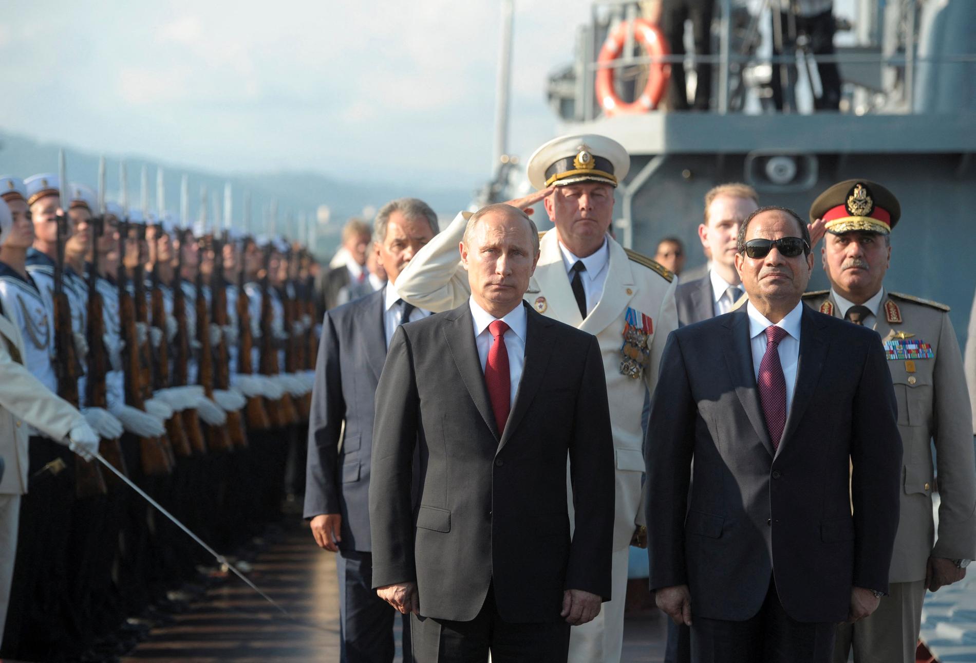 Vladimir Putin ombord på fartyget Moskva vid en ceremoni 2014.