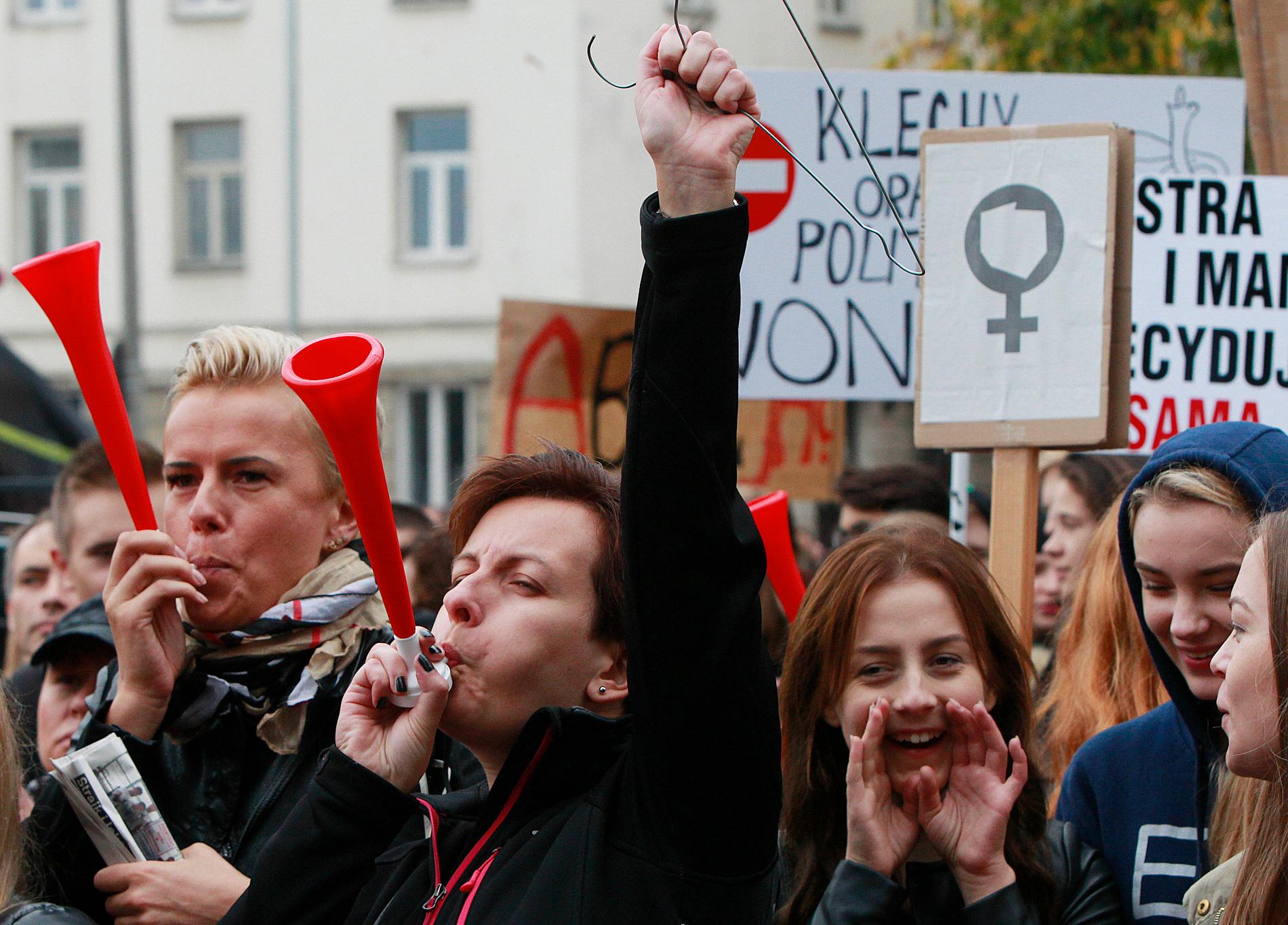 Polska kvinnor protesterar mot skärpningar av abortlagstiftningen i höstas. Nu är det dags för Irland att fatta beslut.