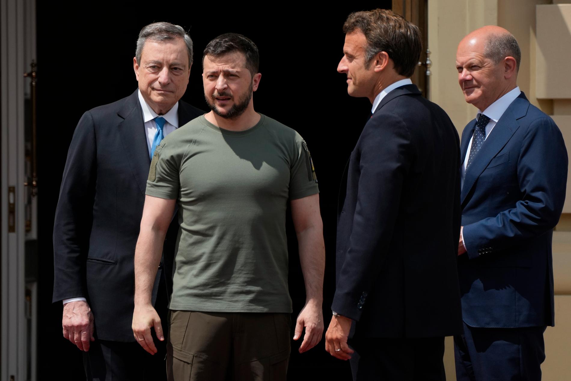 Italiens premiärminister Mario Draghi, Ukrainas president Volodymyr Zelenskyj, Frankrikes president Emmanuel Macron och tyska förbundskanslern Olaf Scholz.