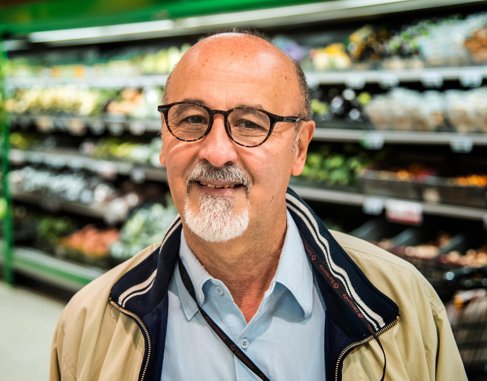 Är grönsakerna för dyra?– Ja, i södra Italien där jag kommer från är priserna mycket lägre. Om man inte producerar mycket måste man importera, då kostar det mer, säger Nico Vozza, 64, präst, Stockholm.