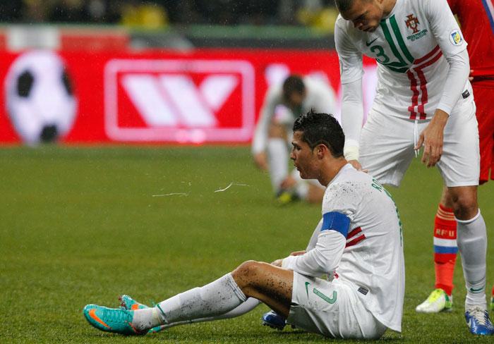 Cristiano Ronaldo deppar efter förlusten.
