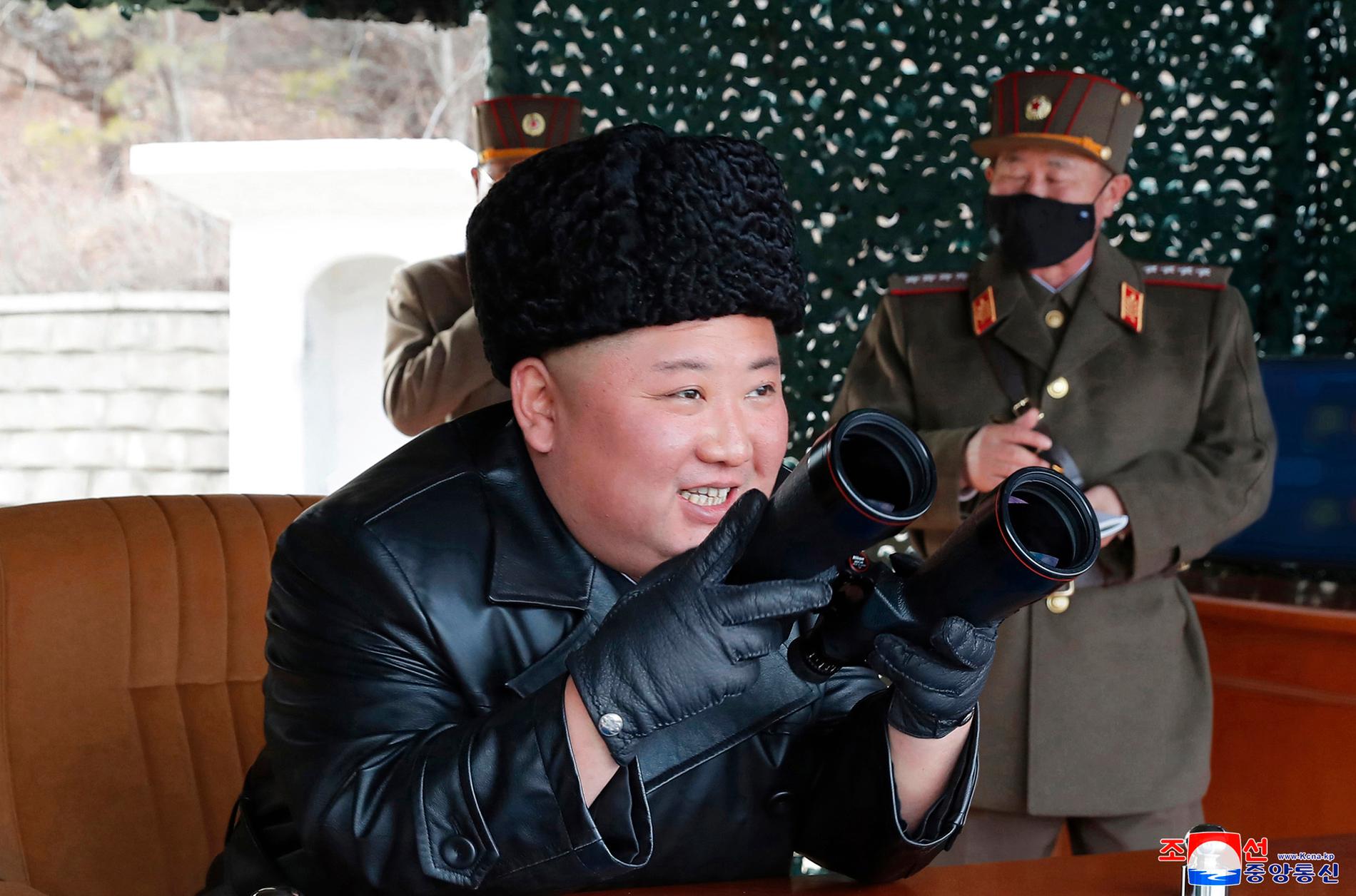 Nordkoreas diktator Kim Jong-Un närvarade vid en uppskjutning under måndagen, enligt landets statliga nyhetsbyrå KCNA.