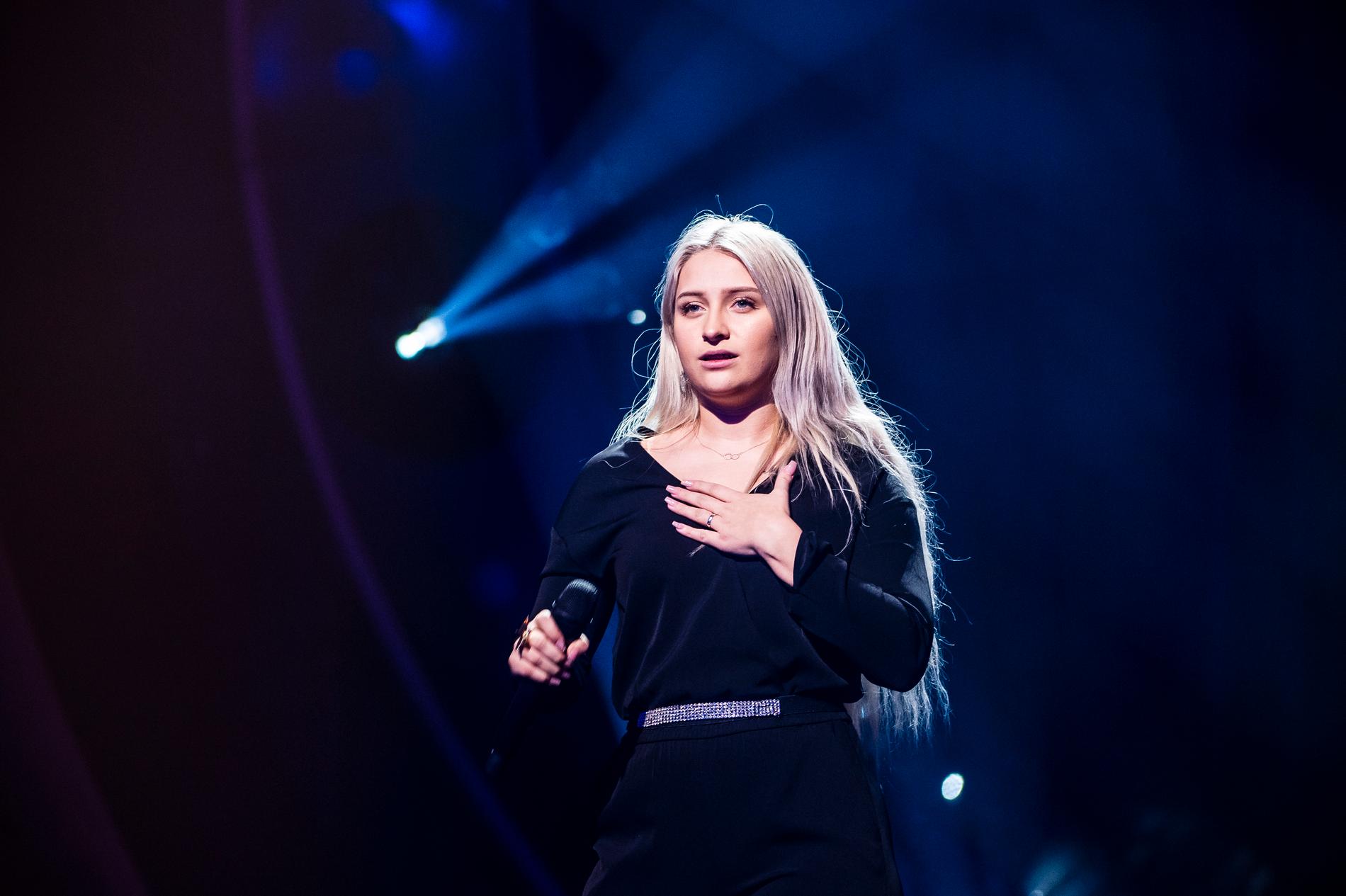 Rebecka Karlsson i Melodifestivalen 2019.