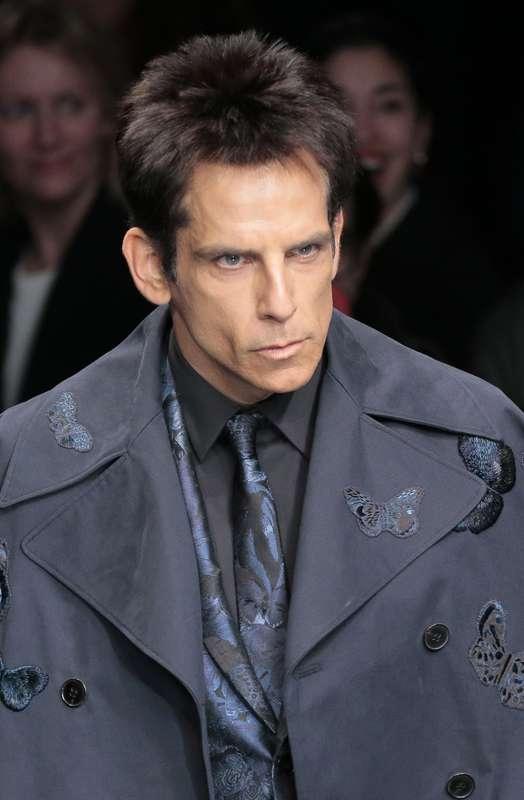 Ben Stiller är aktuell i Zoolander 2. Här på Valentinos catwalk under Paris modevecka.